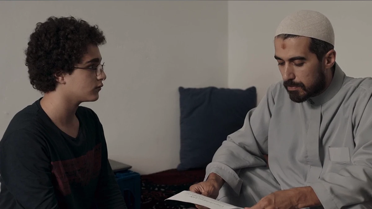 el joven ahmed critica