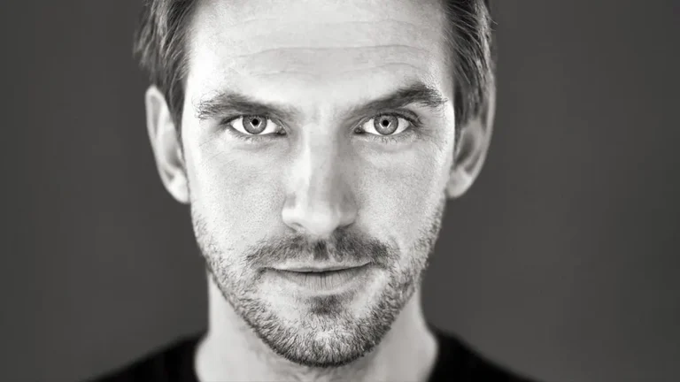 LEGO Star Wars: Dan Stevens se suma a la secuela Fragmentos del Pasado