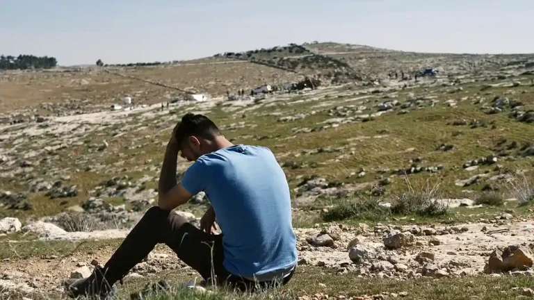 awdah hathaleen no other land