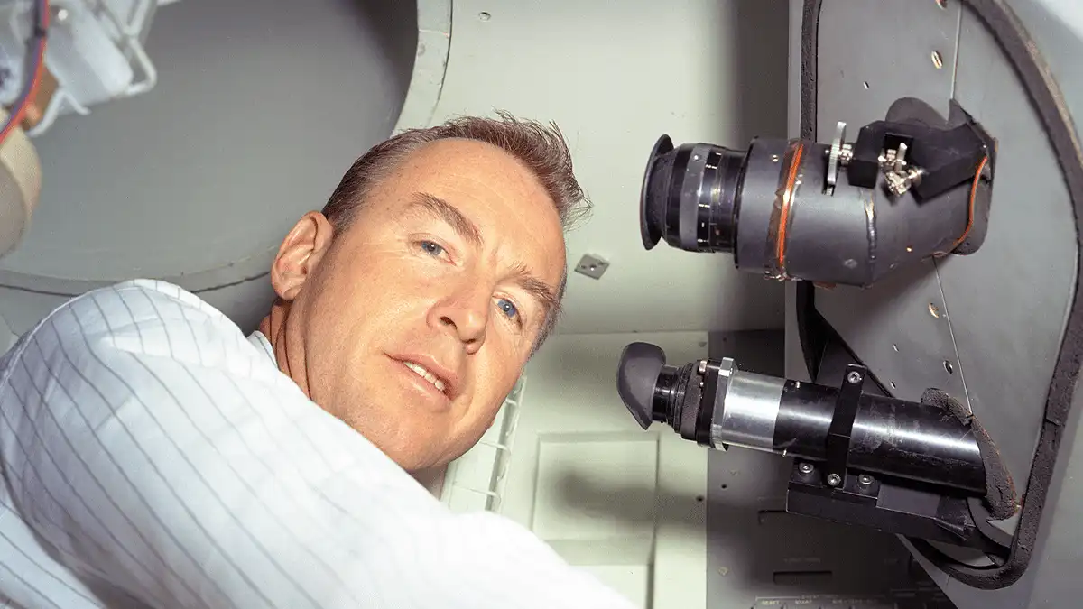 odyssey documental jim lovell