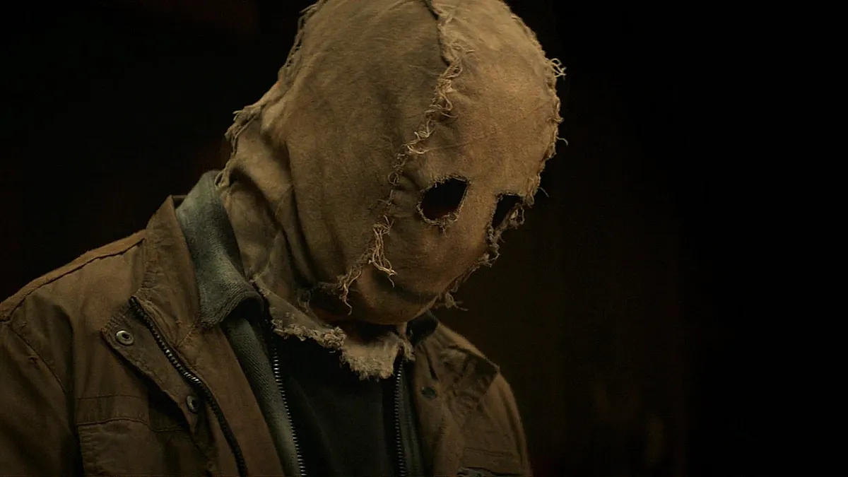 los extraños scarecrow identidad