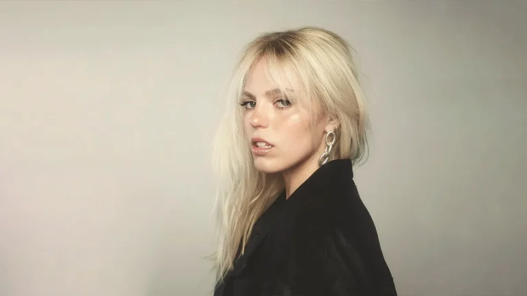 the morning show temporada 5 renee rapp